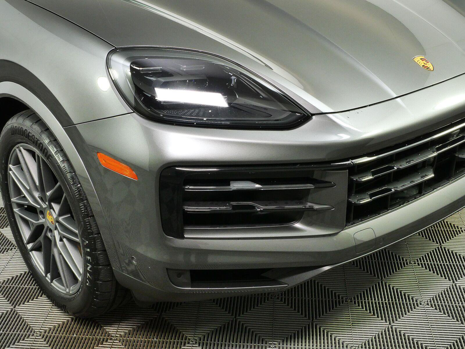 Certified 2024 Porsche Cayenne Coupe AWD/4WD image 39