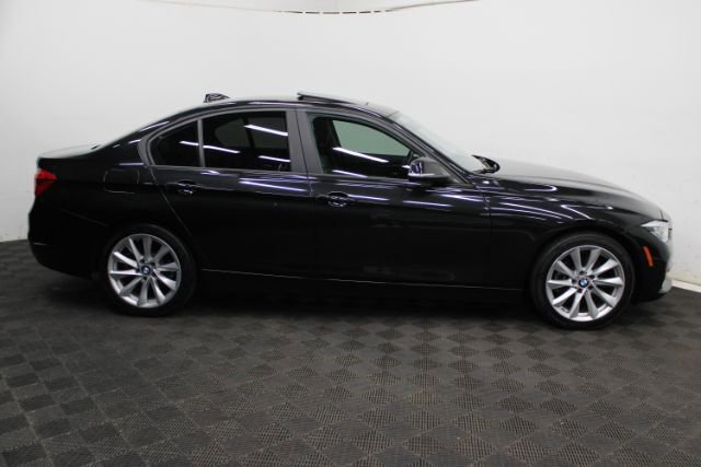 Used 2018 BMW 320i Sedan RWD image 4