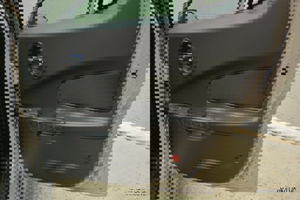 Used 2004 Pontiac Grand Prix GT w/ Drivers Package FWD image 8