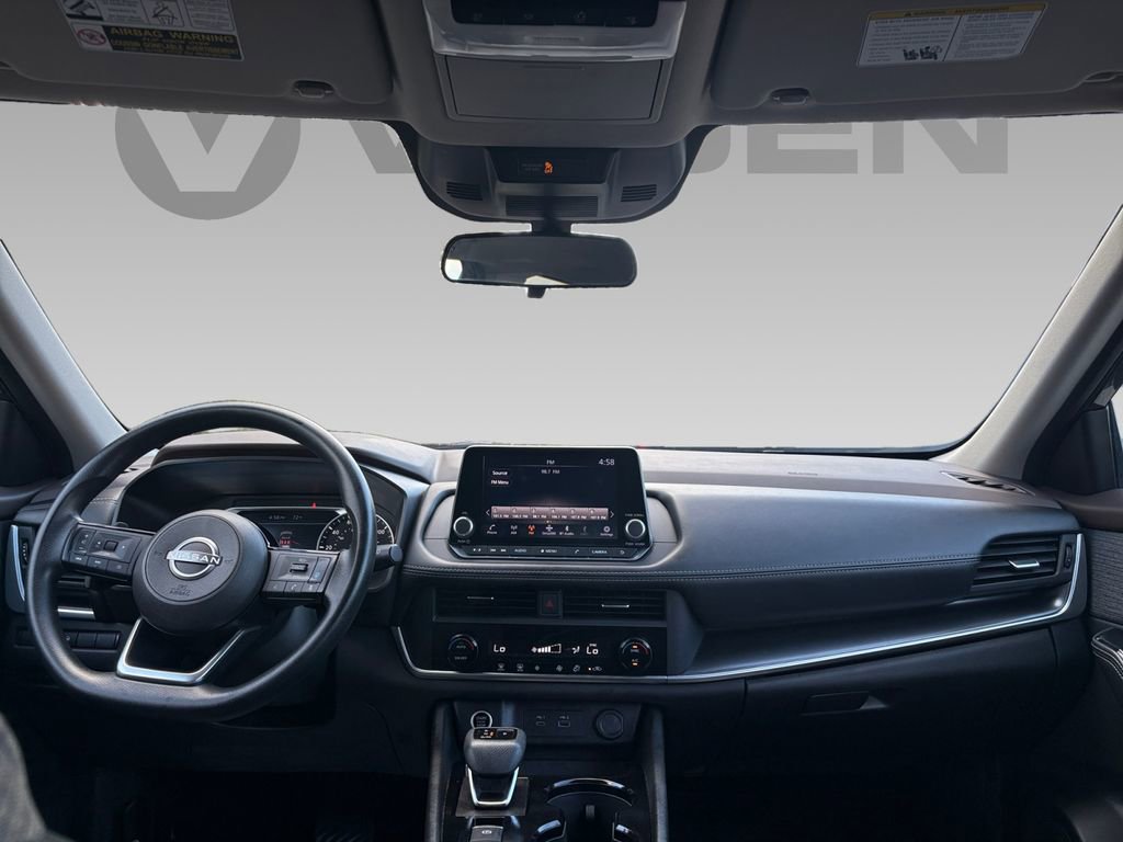 Used 2023 Nissan Rogue SV image 2