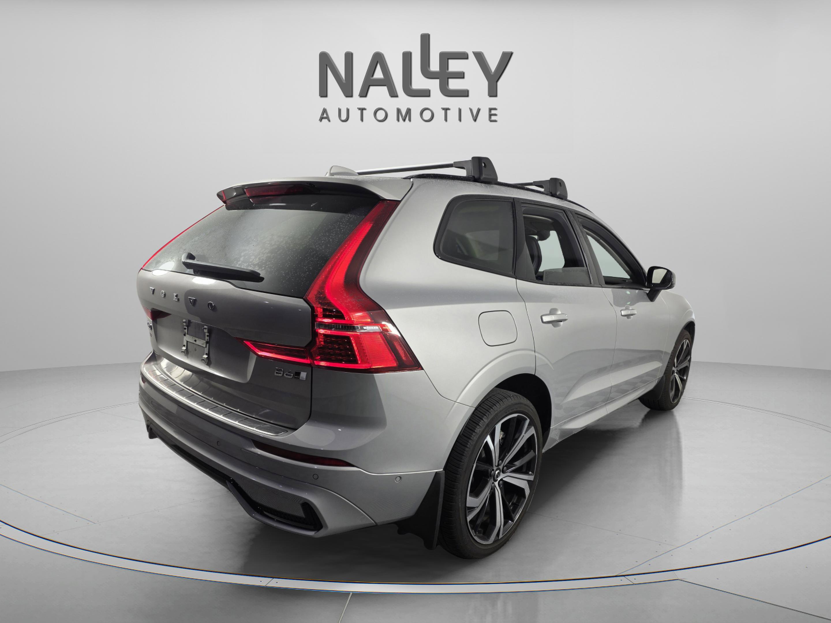 Used 2023 Volvo XC60 B6 Ultimate w/ Protection Package Premier image 4