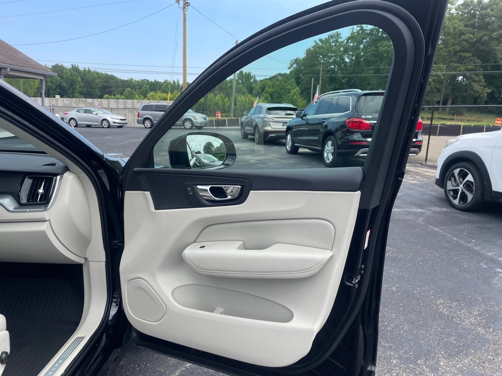 Used 2018 Volvo XC60 T5 Momentum AWD/4WD image 21