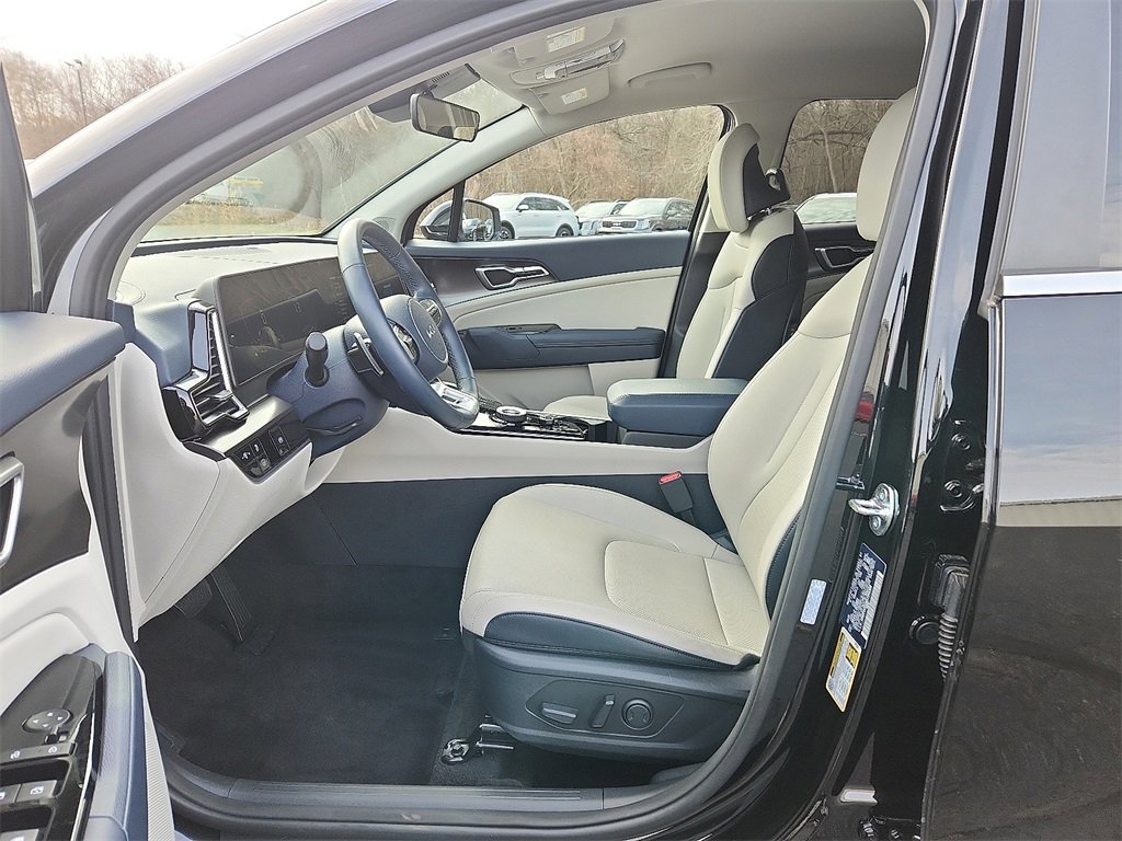Certified 2025 Kia Sportage EX image 14