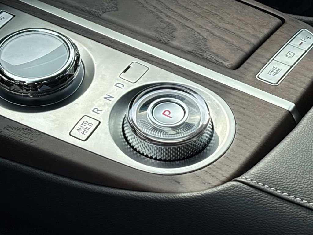 Used 2024 Genesis G80 image 14