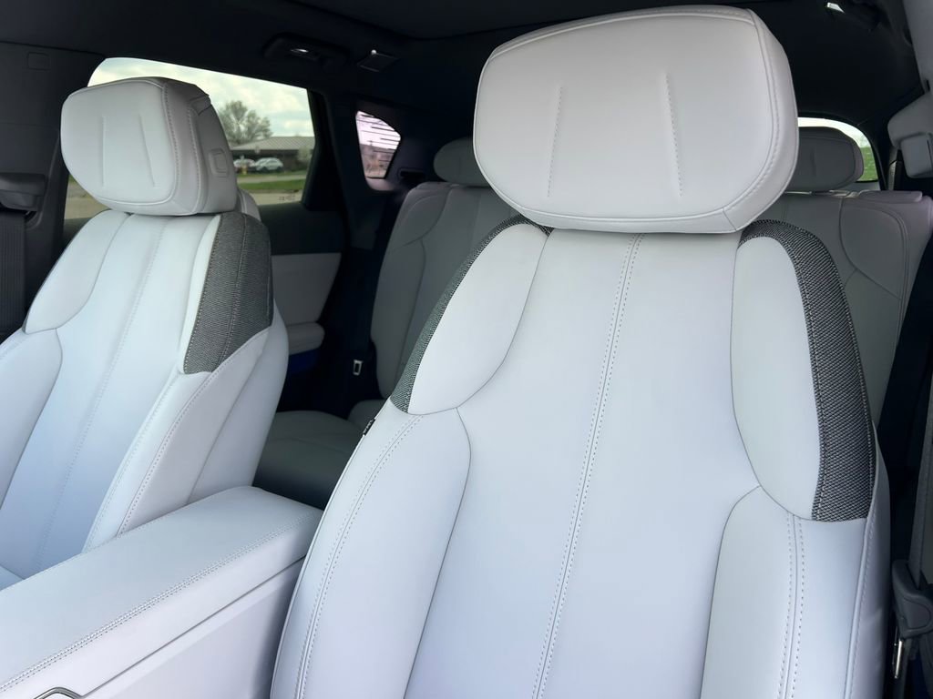 New 2026 Cadillac Optiq Sport 1 w/ LPO, Floor Liner Package AWD/4WD image 11