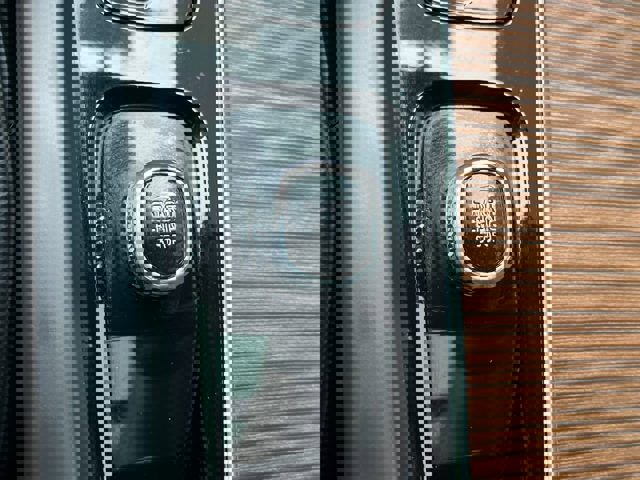 Used 2024 Volvo XC60 B5 Plus image 19