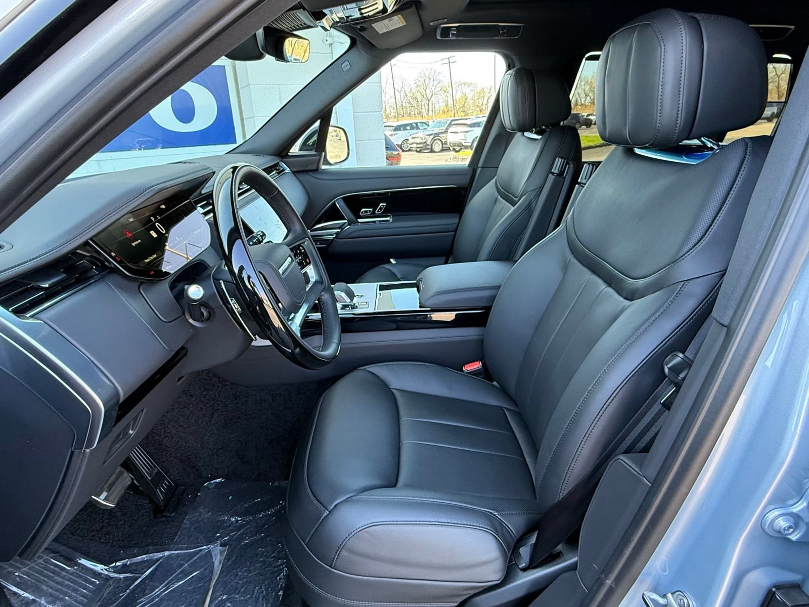 New 2026 Land Rover Range Rover Long Wheelbase SE AWD/4WD image 15