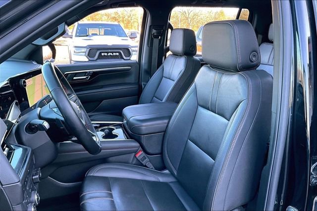 Used 2025 Chevrolet Suburban RST w/ RST Capability Package AWD/4WD image 21