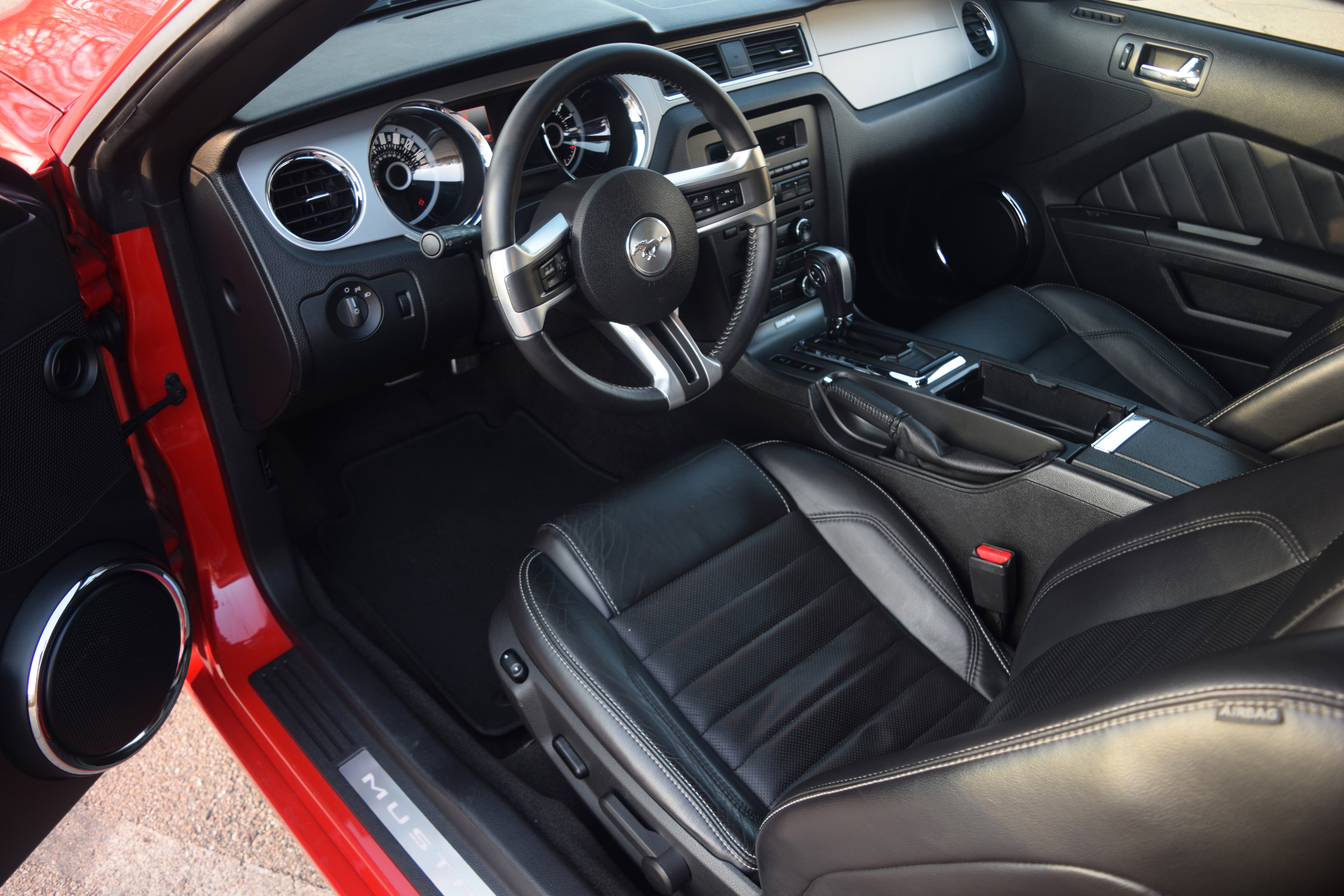 Used 2013 Ford Mustang Premium image 2