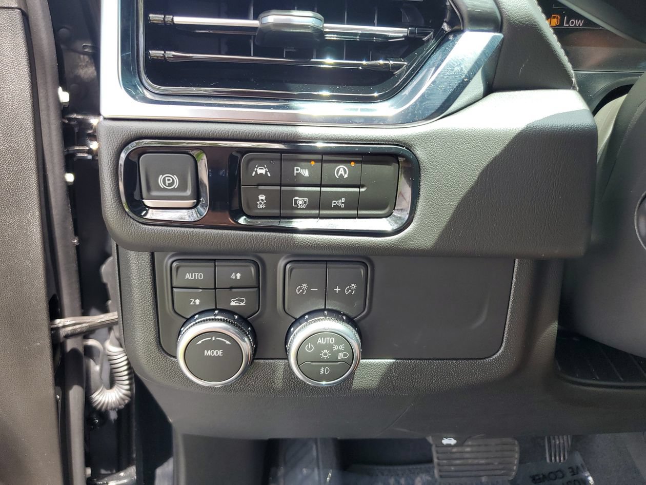 Used 2026 GMC Yukon Denali w/ Sun & Power Step Package AWD/4WD image 28