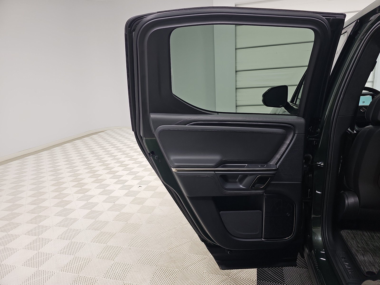 Used 2024 Rivian R1T Adventure AWD/4WD image 17
