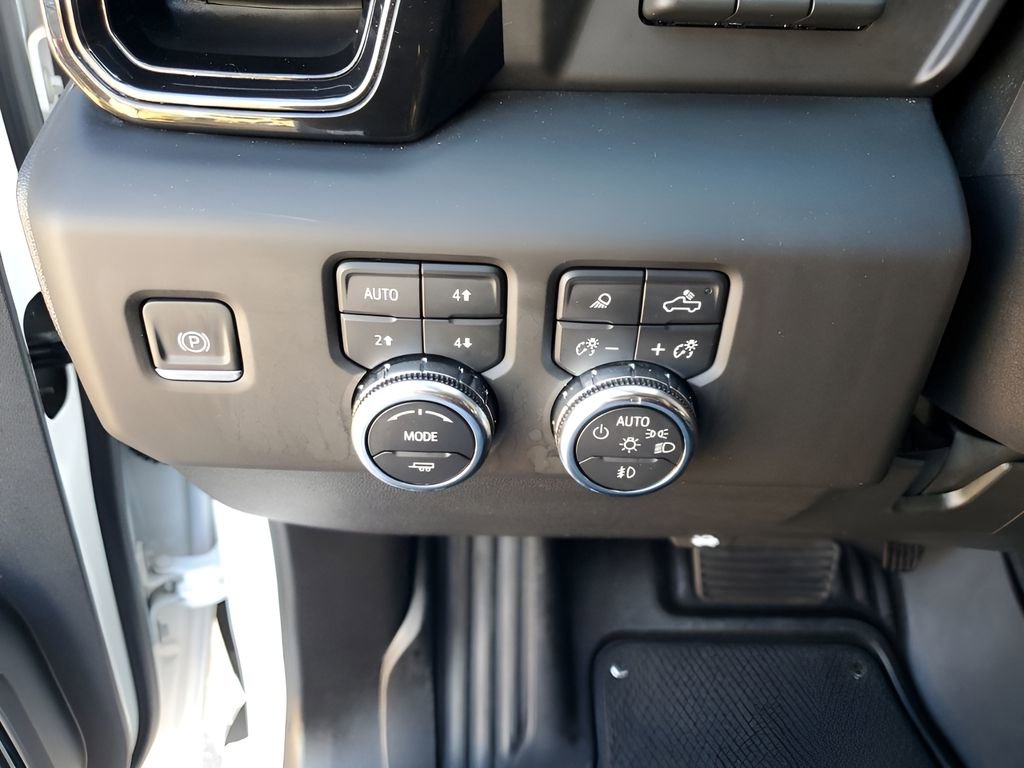 Used 2024 GMC Sierra 2500 AT4 w/ AT4 Premium Plus Package image 33