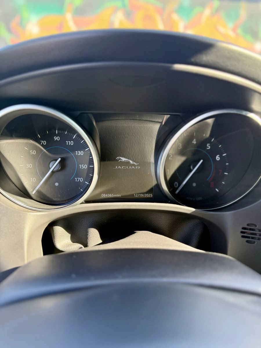 Used 2018 Jaguar F-PACE Premium image 30