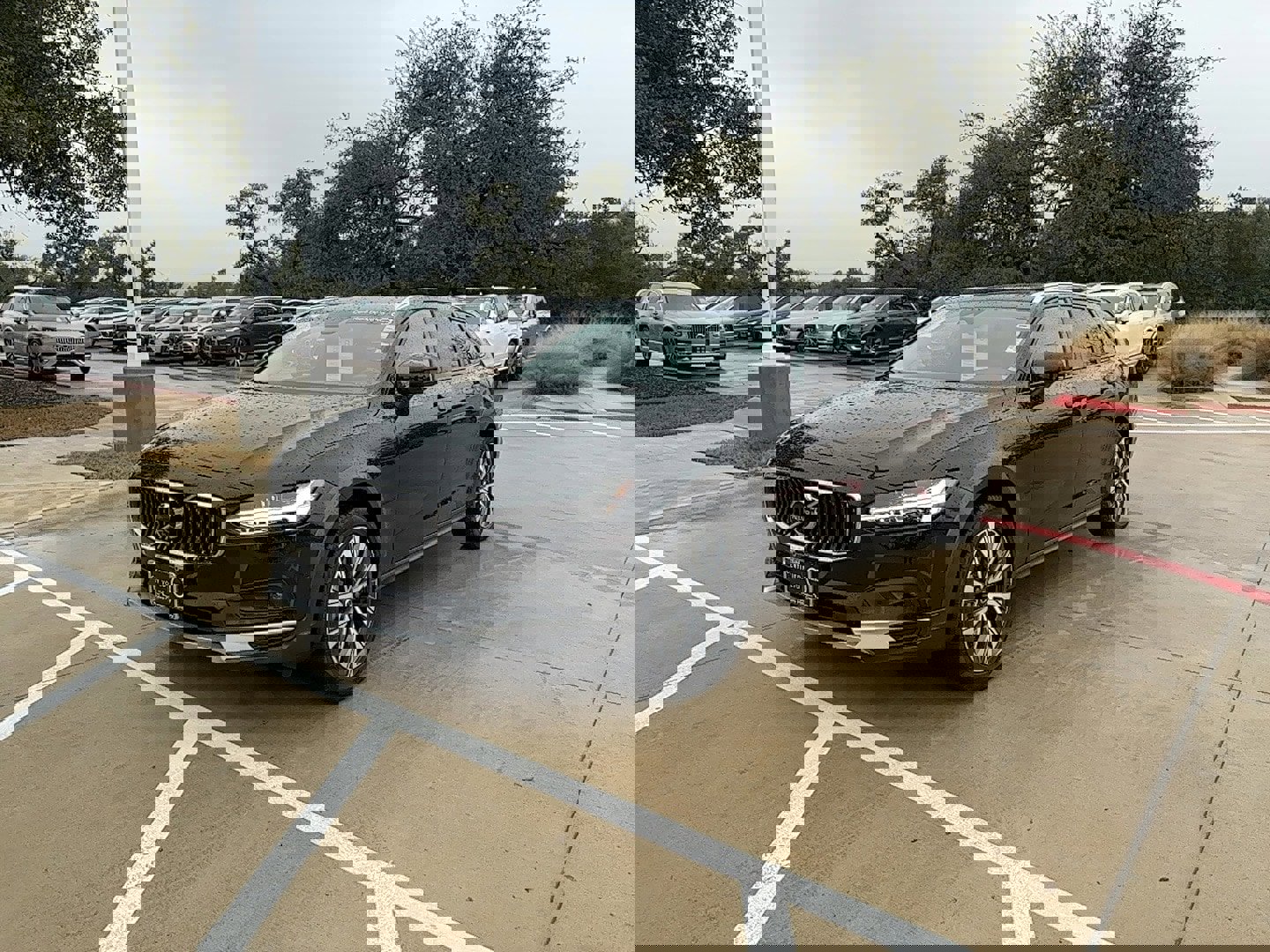 Certified 2023 Volvo V90 B6 Cross Country Plus image 2