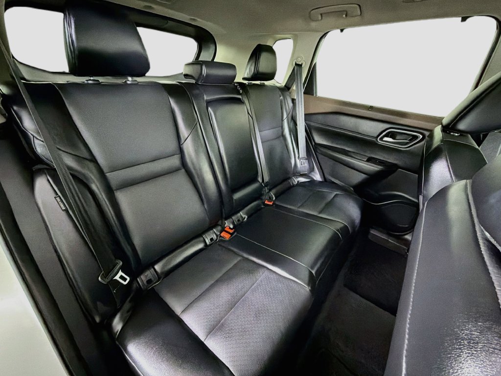 Used 2021 Nissan Rogue SV w/ Premium Package FWD image 32