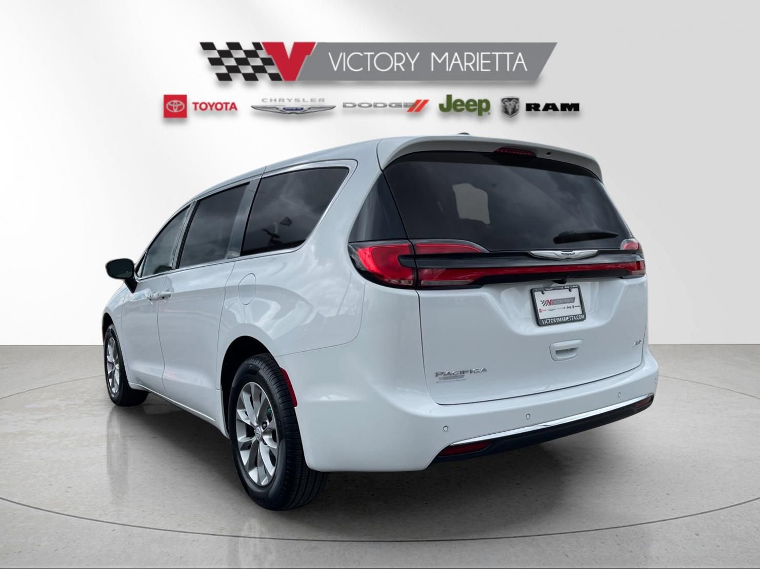 New 2026 Chrysler Pacifica Select AWD/4WD image 3