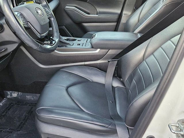 Used 2021 Toyota Highlander XLE AWD/4WD image 9
