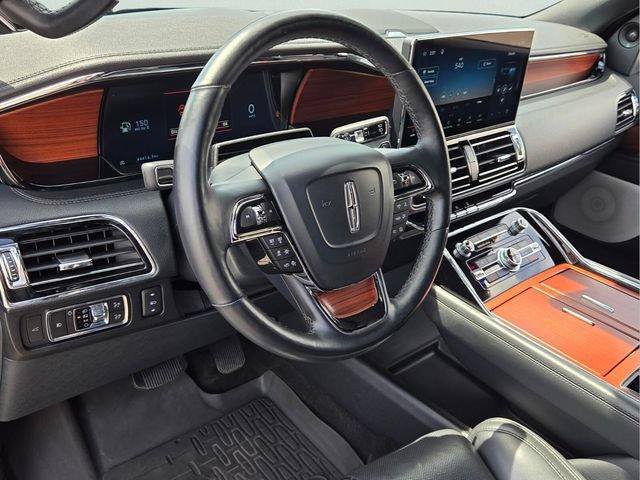 Used 2022 Lincoln Navigator Reserve RWD image 11