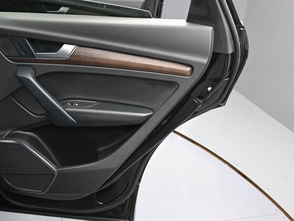 Used 2023 Audi Q5 e Premium w/ Convenience Package image 33