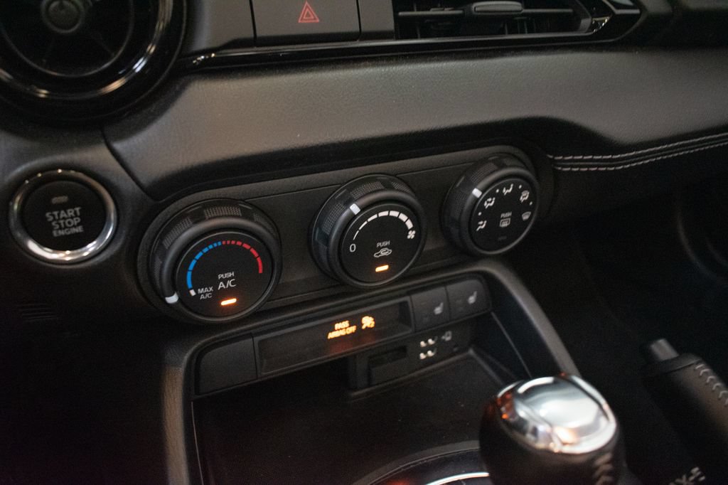 Used 2021 MAZDA MX-5 Miata Club RWD image 17