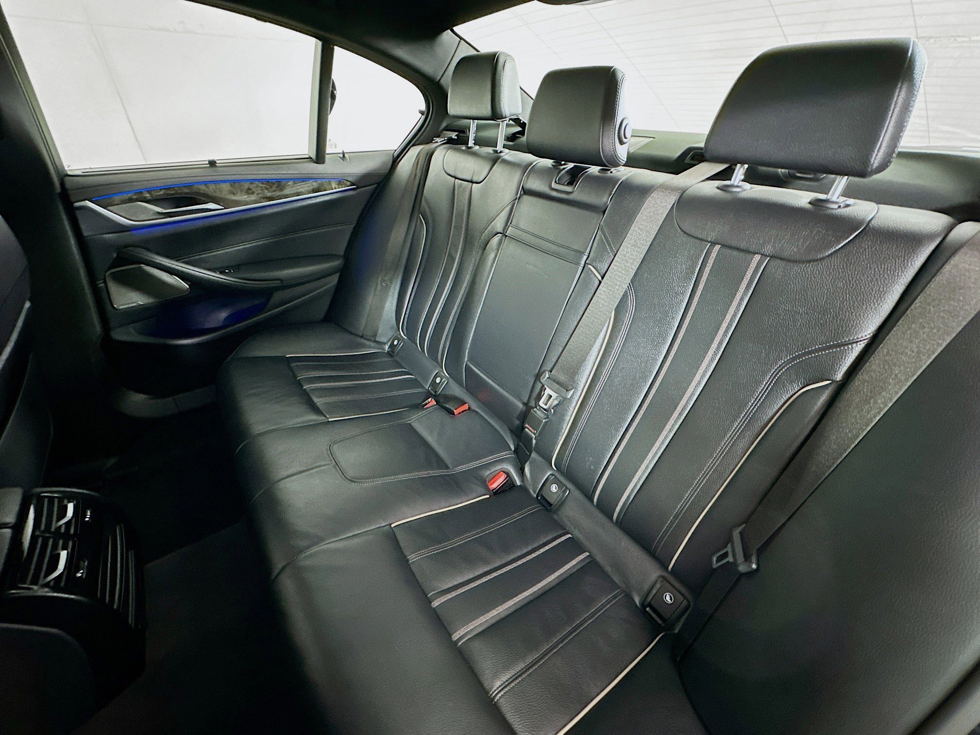 Used 2023 BMW M550i xDrive w/ Executive Package AWD/4WD image 23