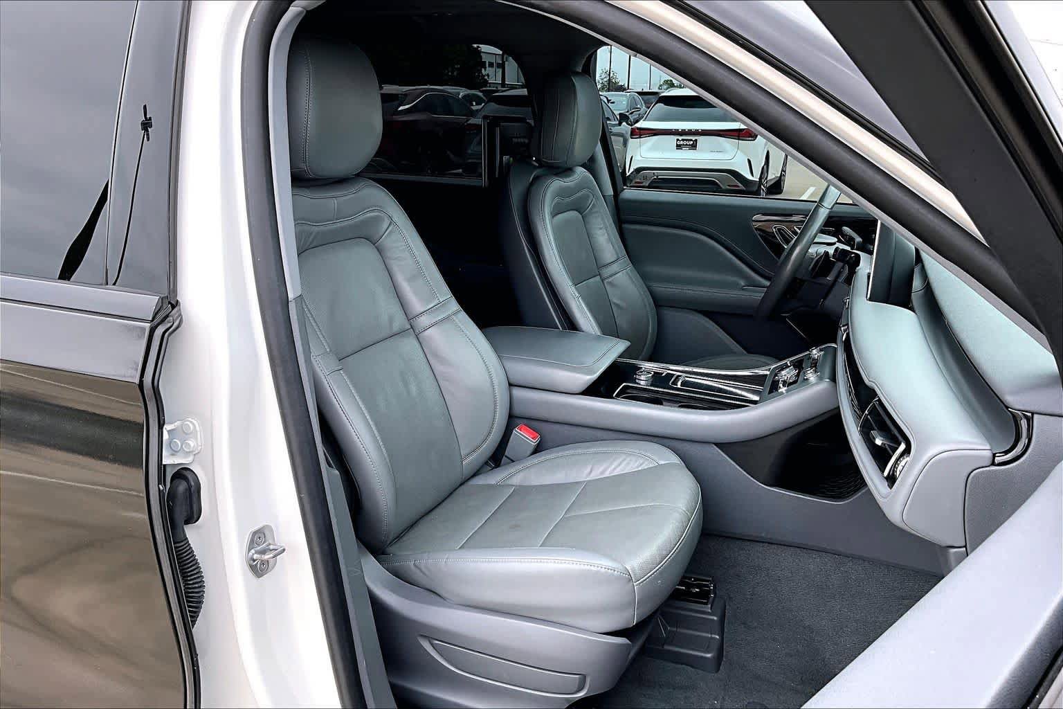 Used 2020 Lincoln Aviator Reserve w/ Equipment Group 201A RWD image 9