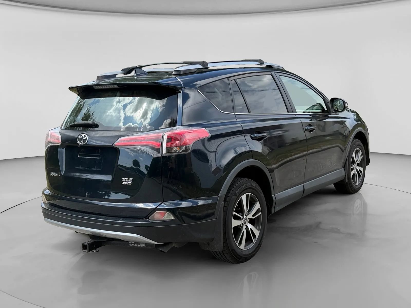 Used 2017 Toyota RAV4 XLE w/ Plus Special Value Package AWD/4WD image 5