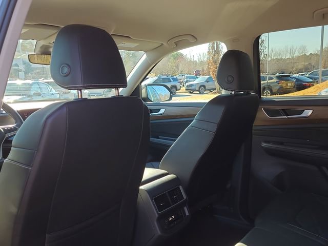 Used 2025 Volkswagen Atlas SE image 12