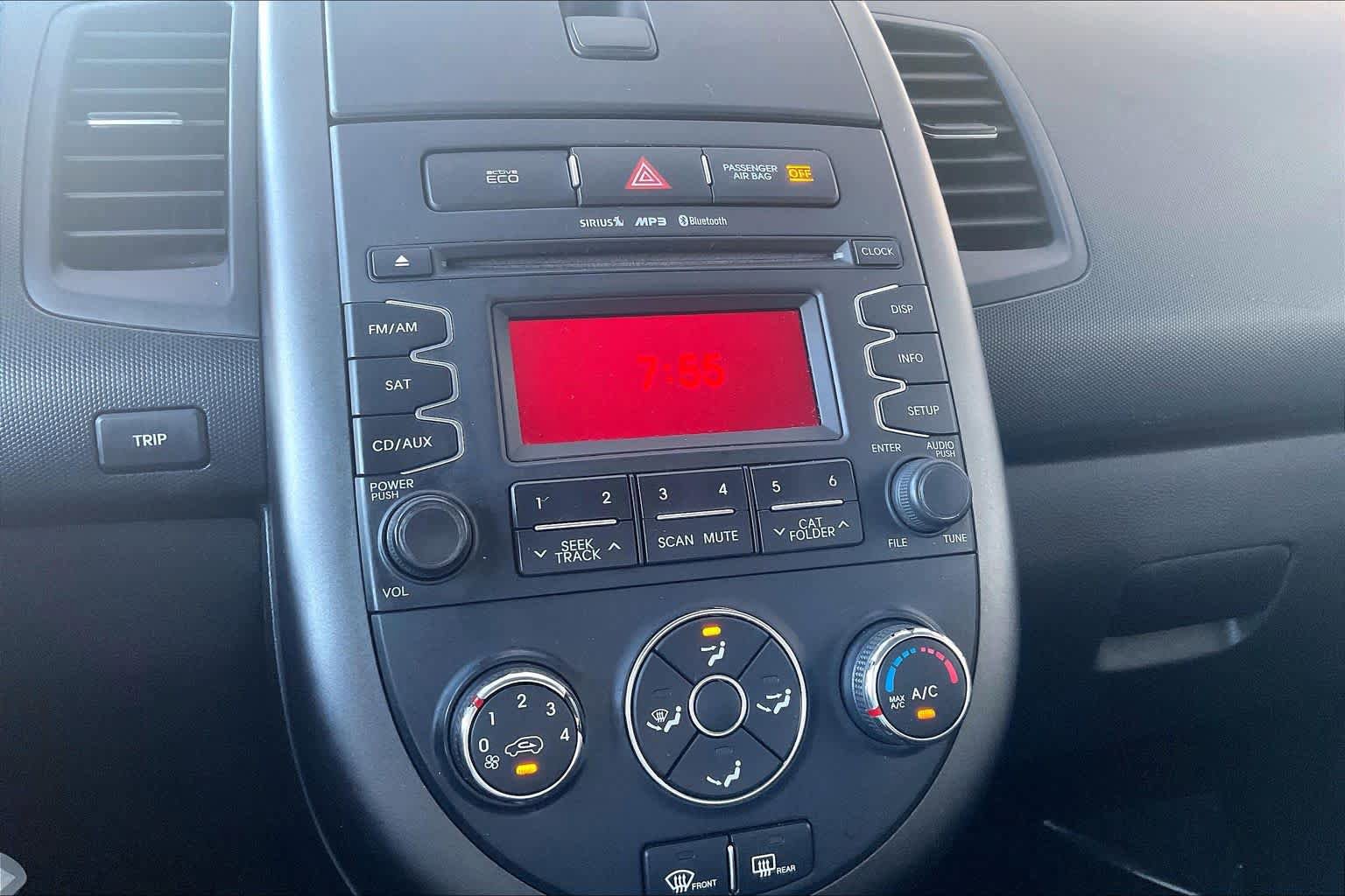 Used 2013 Kia Soul + FWD image 28