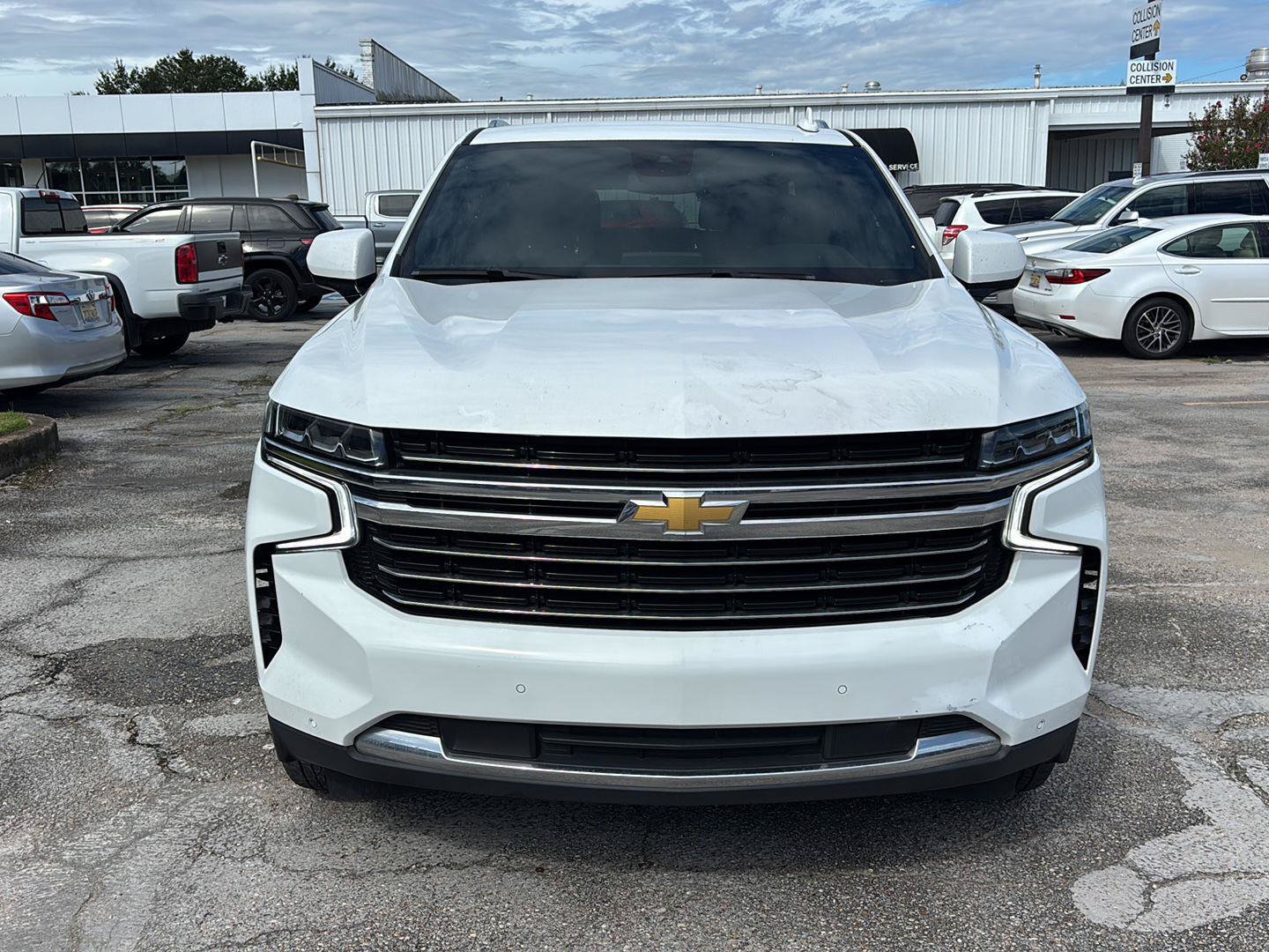 Used 2024 Chevrolet Tahoe LT RWD image 2