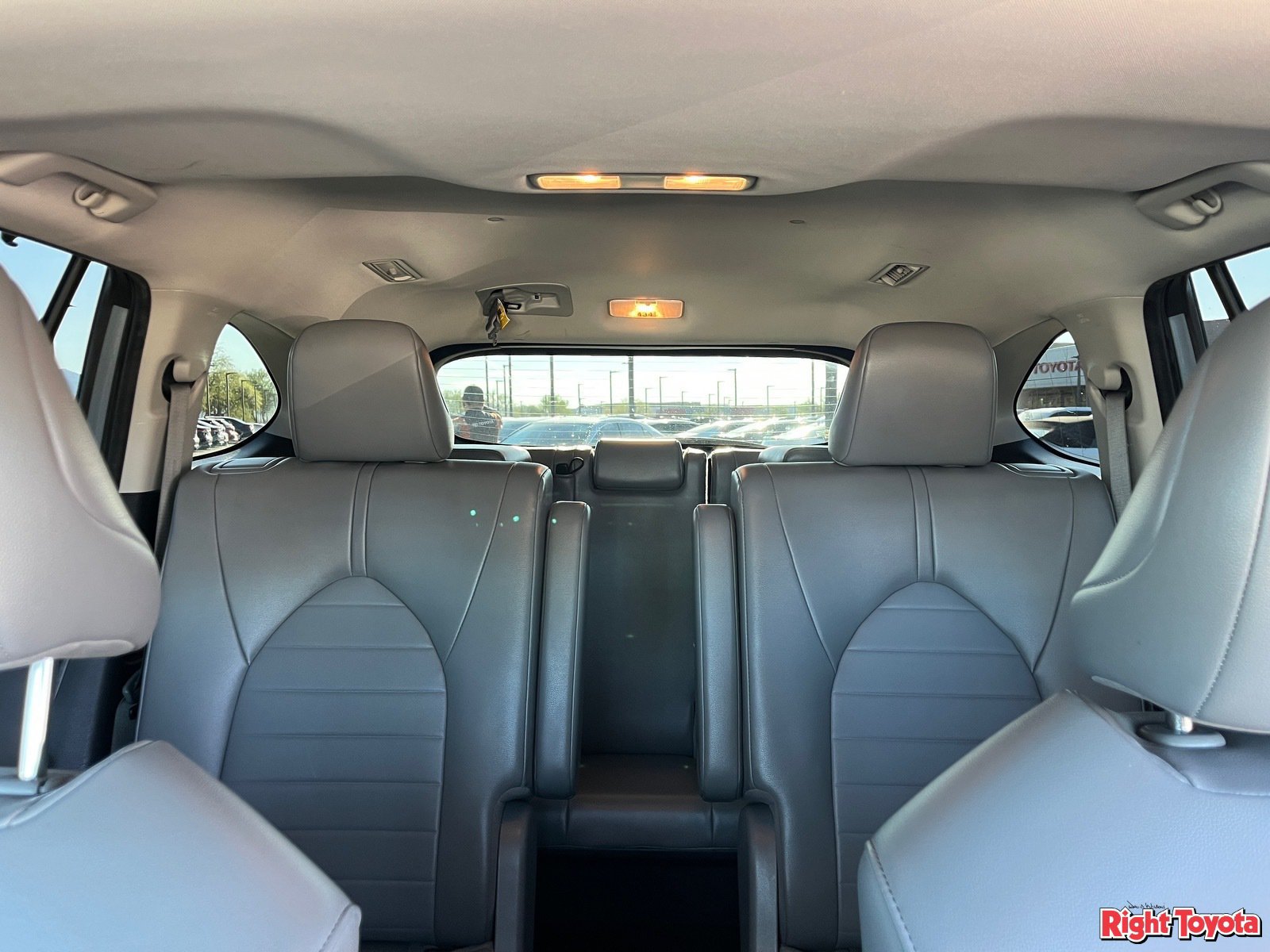 Used 2023 Toyota Highlander XLE FWD image 32