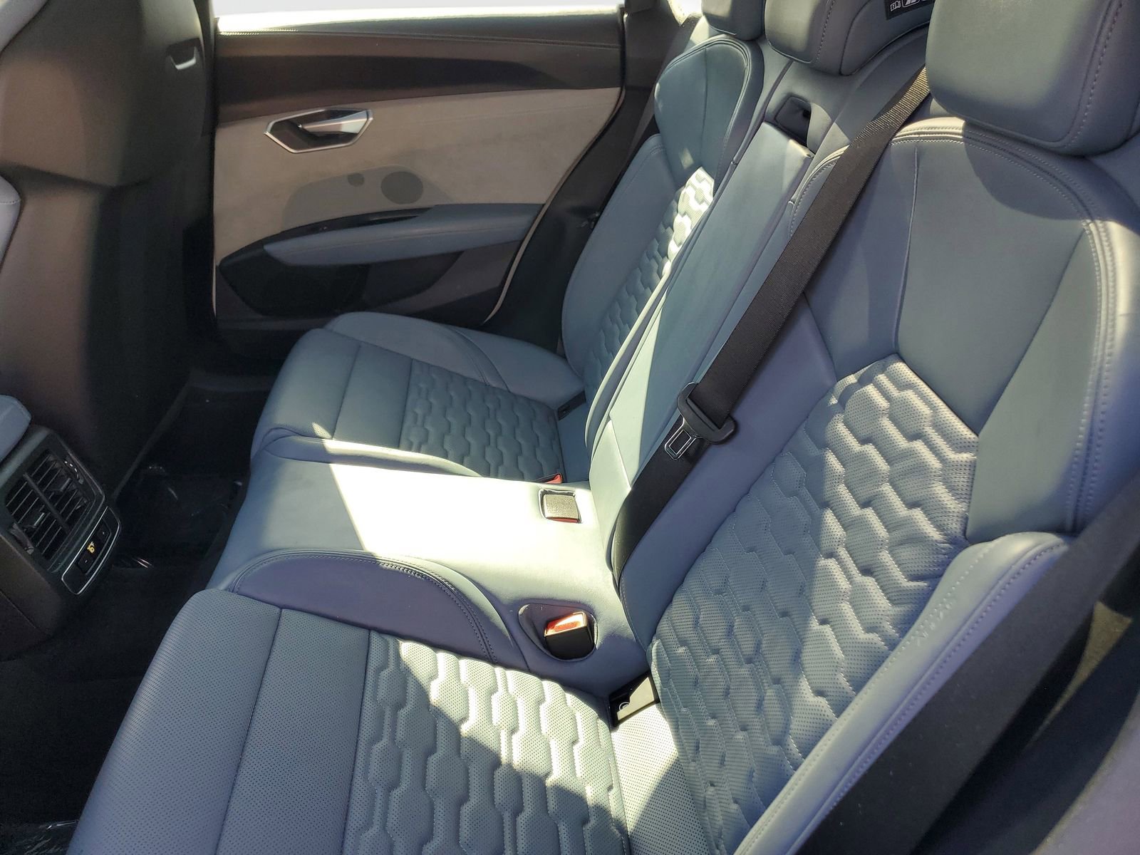 Used 2022 Audi e-tron GT Premium Plus w/ Performance Package image 14