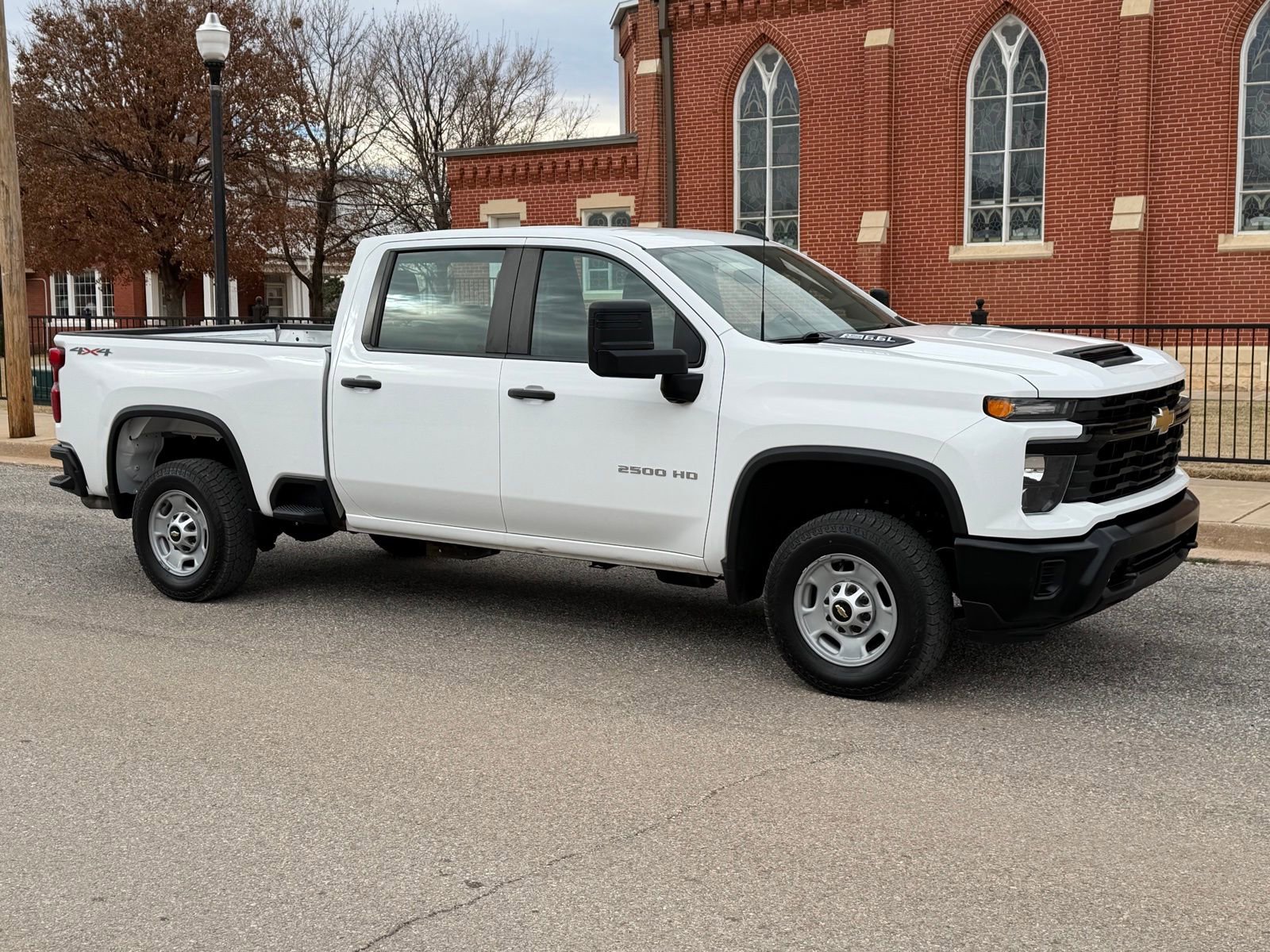 Used 2024 Chevrolet Silverado 2500 W/T image 2