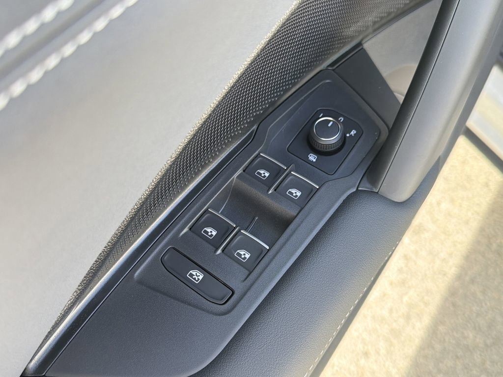 New 2026 Volkswagen Tiguan SE R-Line image 25