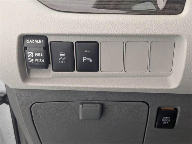 Used 2018 Toyota Sienna XLE w/ XLE Navigation Package image 15