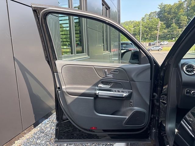 Used 2025 Mercedes-Benz GLB 250 GLB 250 image 14