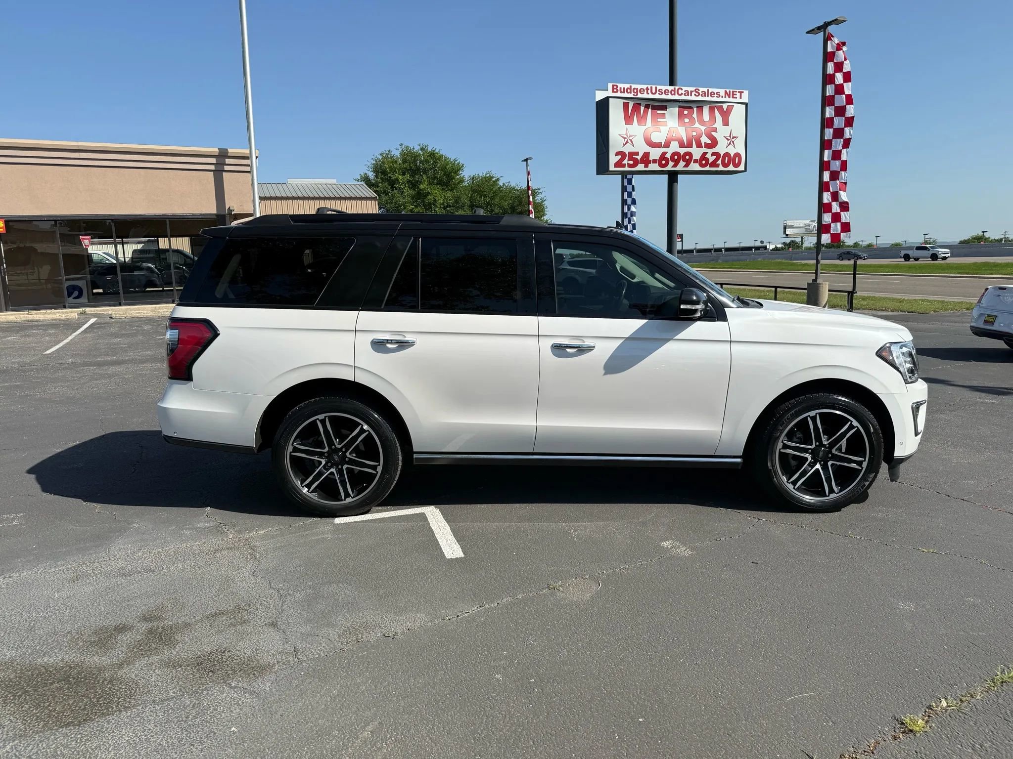 Used 2019 Ford Expedition Limited w/ Texas Edition Package image 4