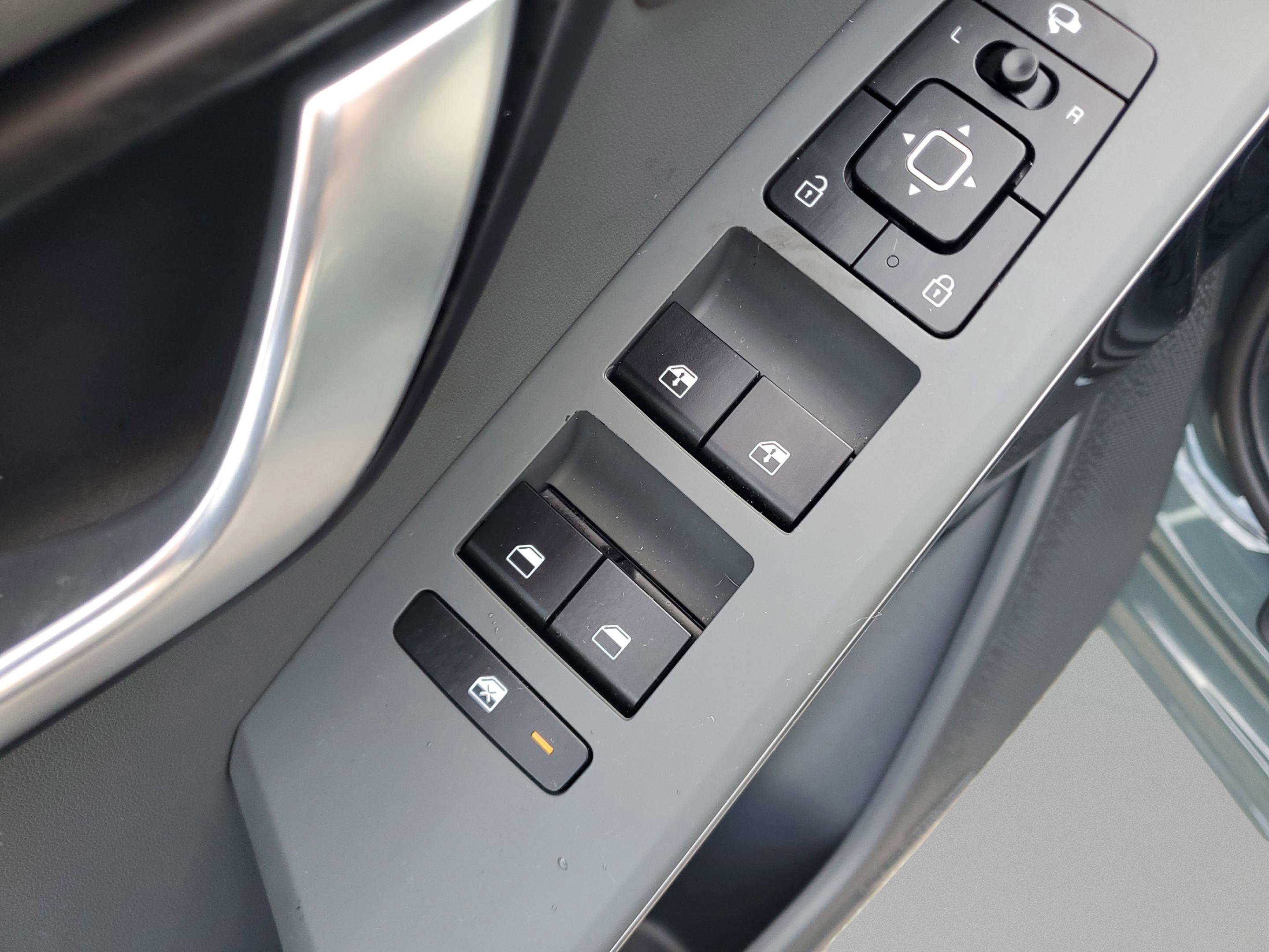 Certified 2024 Kia Niro SX Touring image 19
