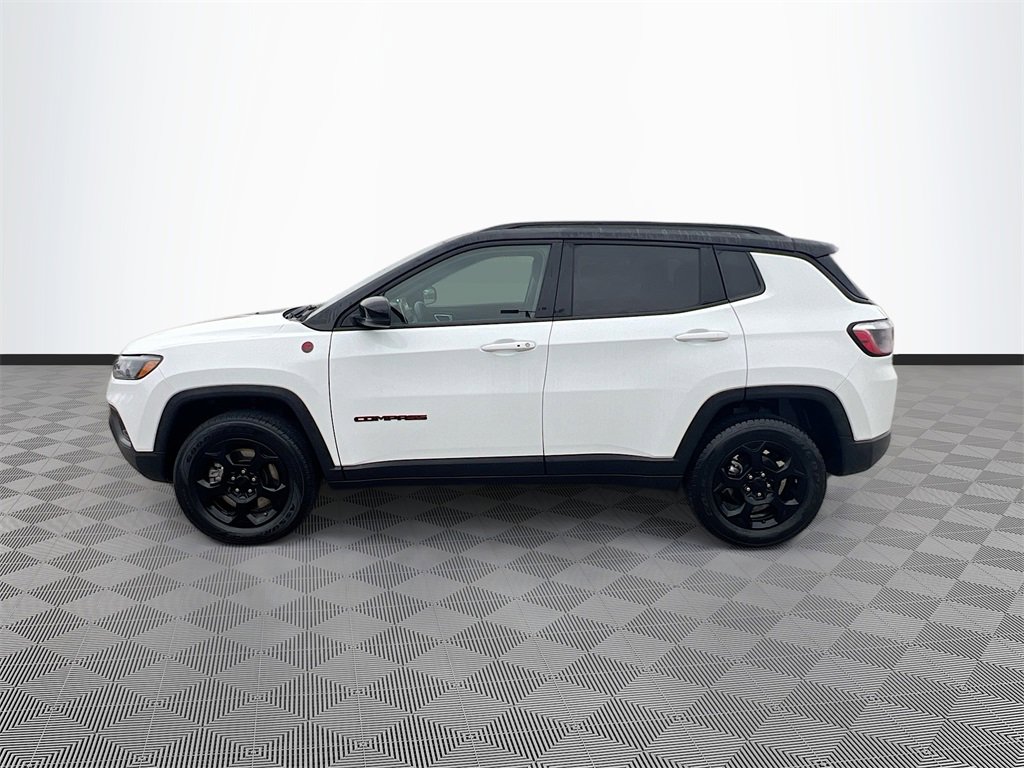 Used 2024 Jeep Compass Trailhawk image 4
