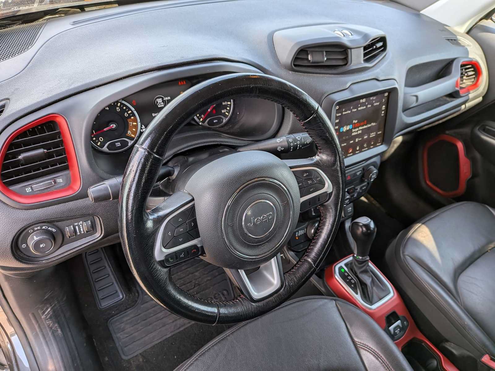 Used 2019 Jeep Renegade Trailhawk AWD/4WD image 13