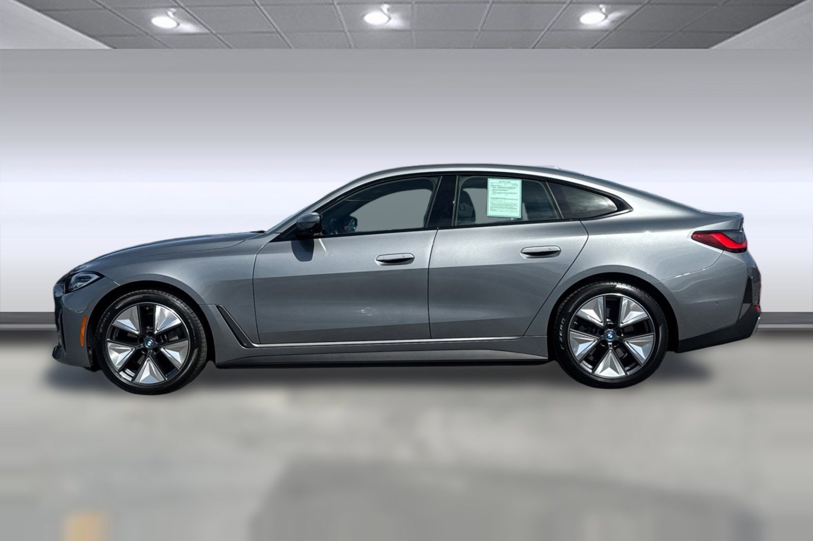 Used 2023 BMW i4 eDrive35 image 2