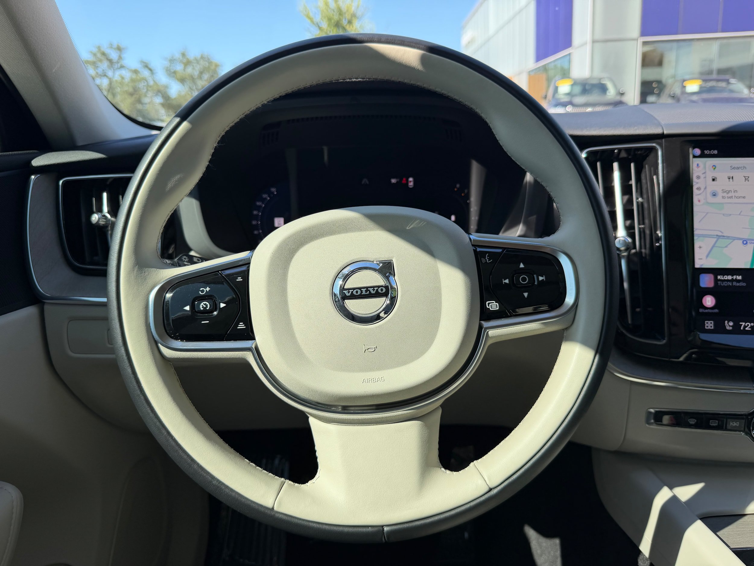 Certified 2023 Volvo XC60 B5 Plus AWD/4WD image 17