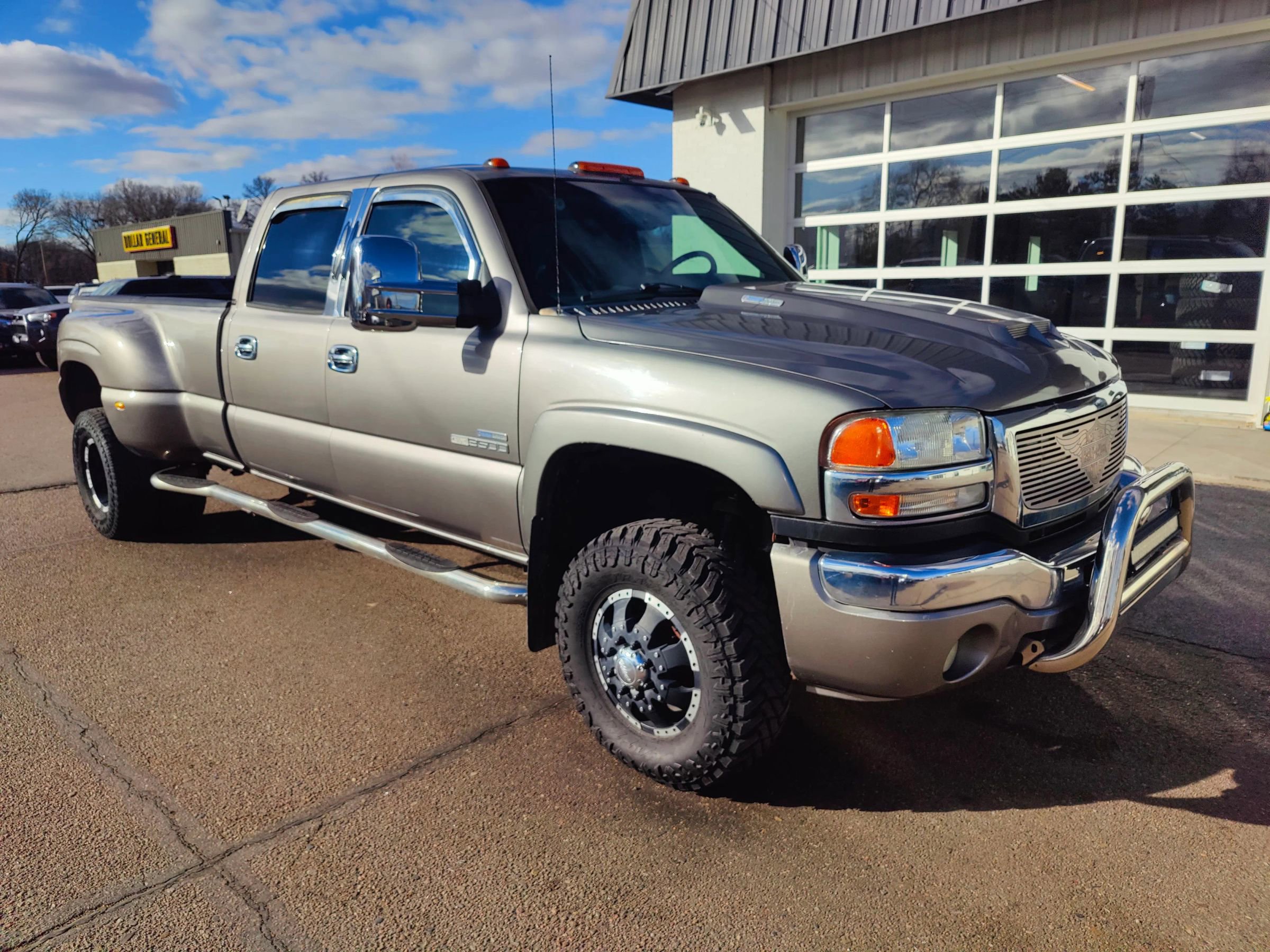 Used 2006 GMC Sierra 3500 SLE w/ Heavy-Duty Power Package AWD/4WD image 2