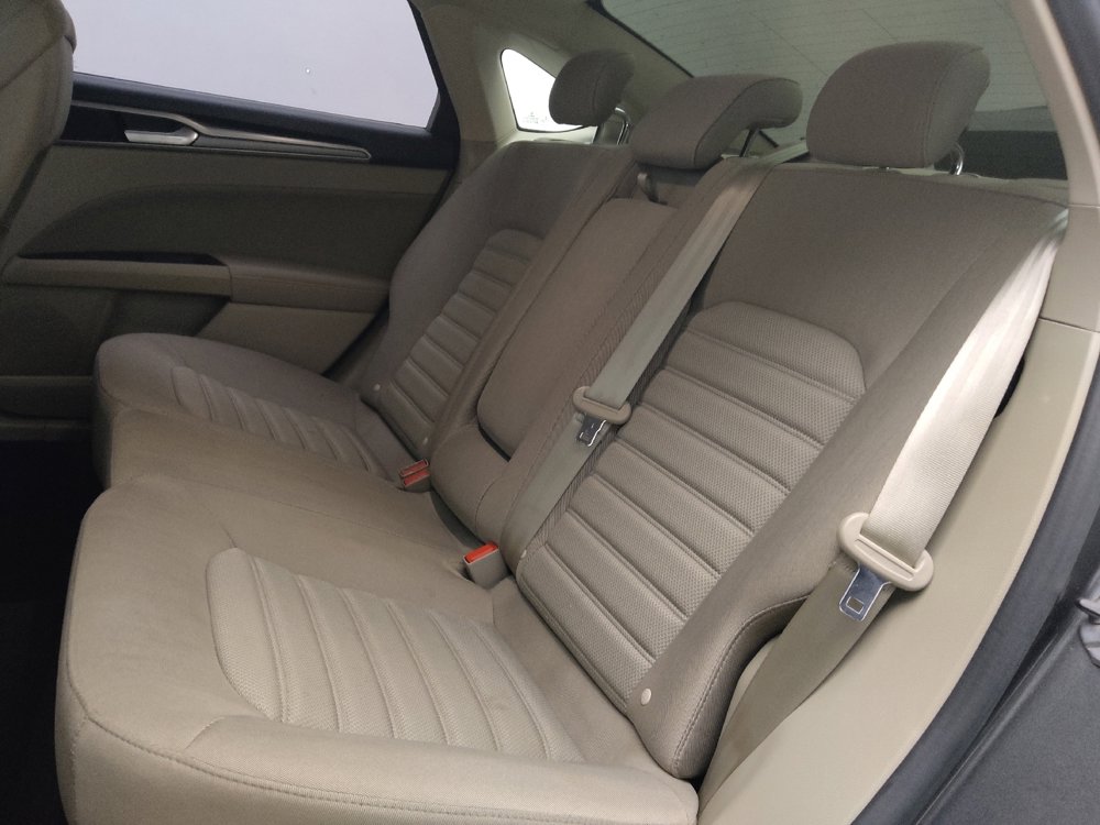 Used 2019 Ford Fusion SE image 18