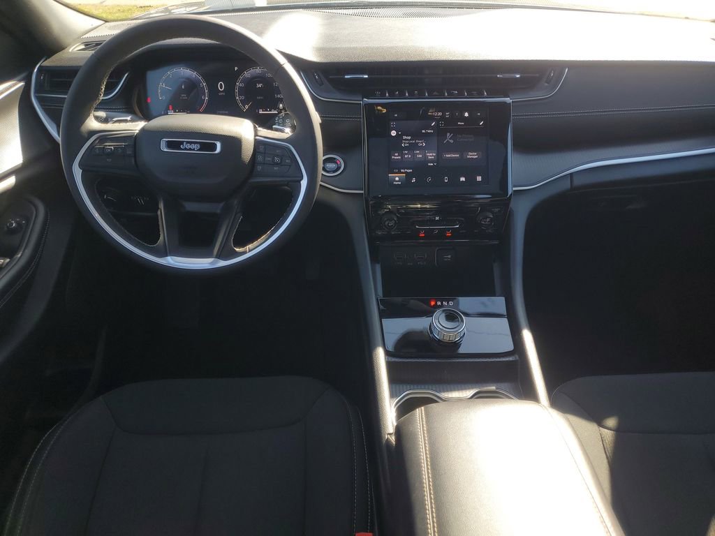 Used 2024 Jeep Grand Cherokee L Laredo w/ Trailer Tow Package image 15