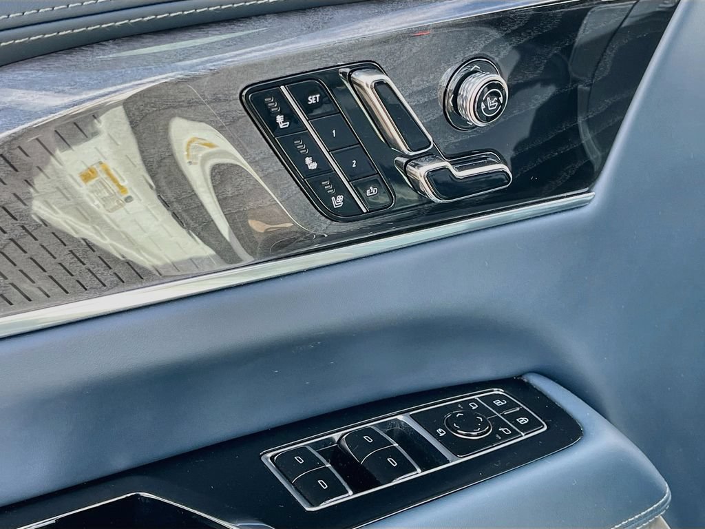 Certified 2025 Cadillac Escalade IQ Luxury 2 w/ LPO, Premium Carpet Package AWD/4WD image 11