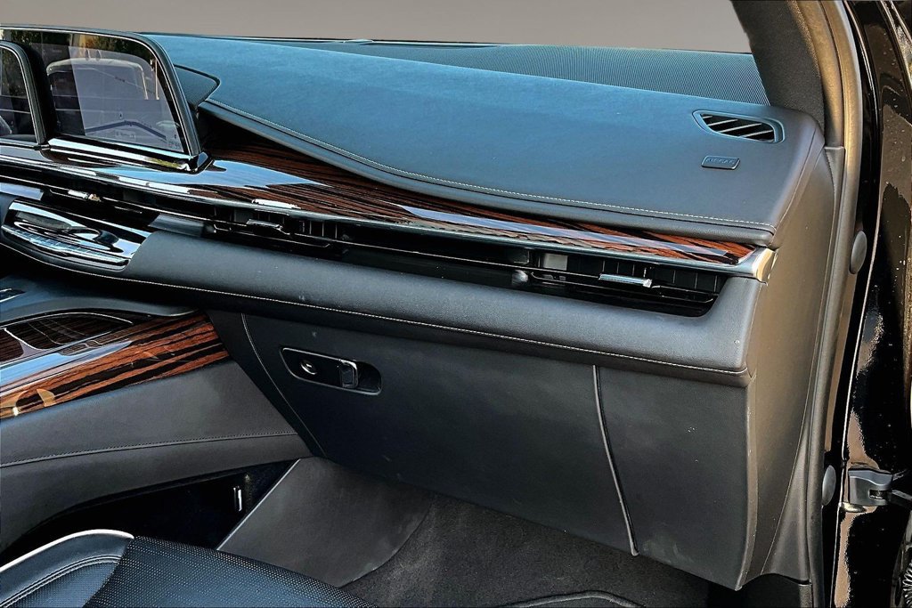 Used 2023 Cadillac Escalade Premium Luxury RWD image 16