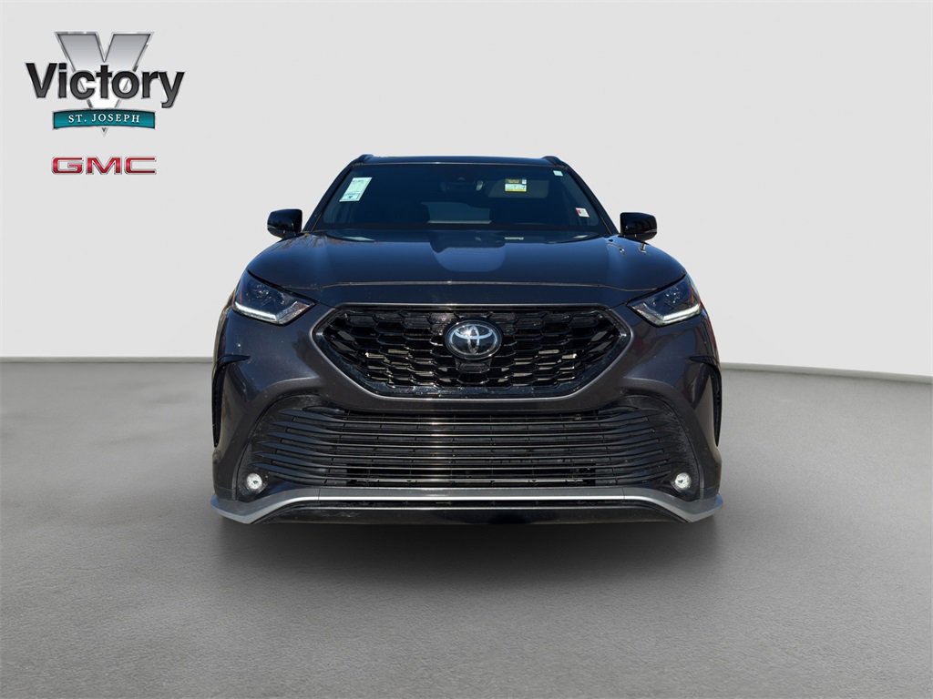 Used 2023 Toyota Highlander L image 2