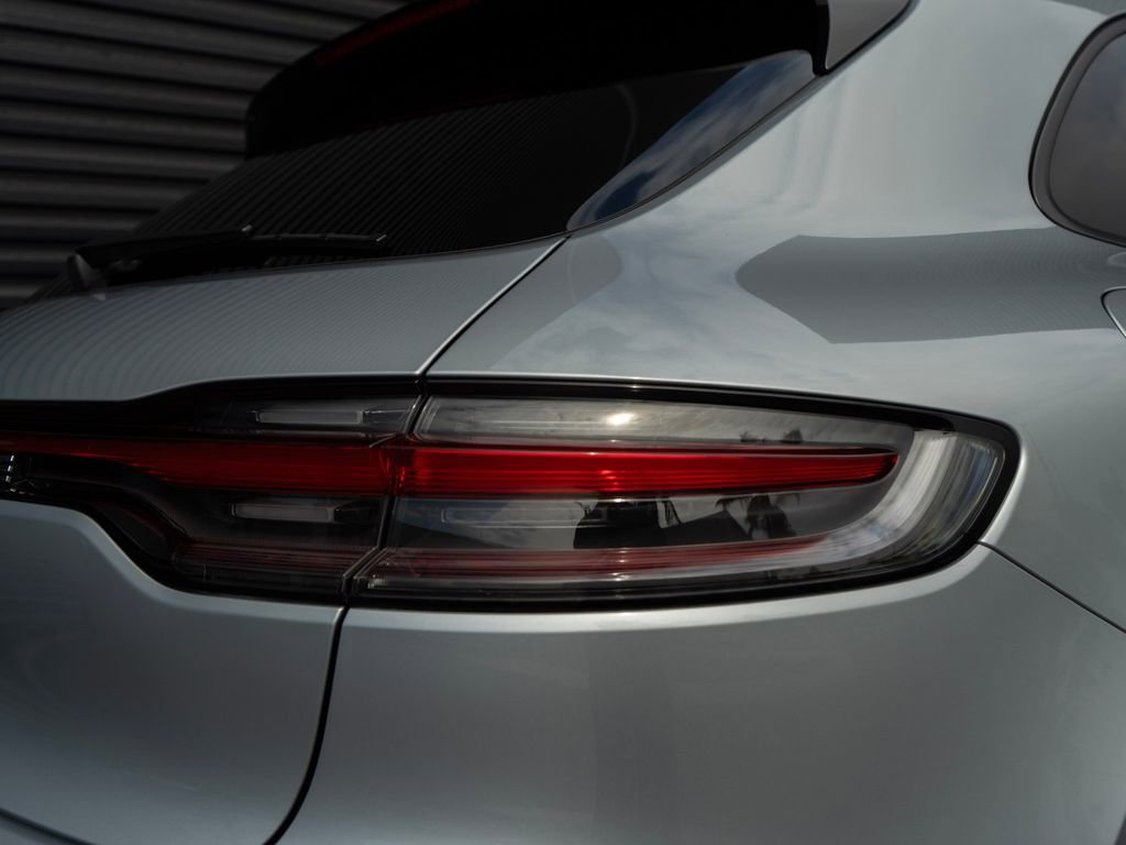 Used 2025 Porsche Macan image 17