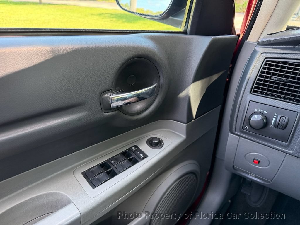 Used 2005 Dodge Magnum SE RWD image 57
